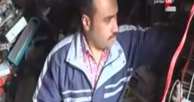 شاهد شاب من ذوى الاحتياجات الخاصة يعمل فى صيانة الأدوات الكهربائية