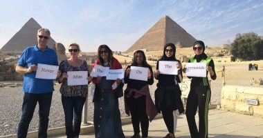 لا تفوتكم إشراقة الشمس بالأهرامات.. مبادرة لدعم السياحة بمشاركة أجانب.. صور