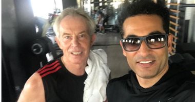  عمرو سعد ينشر سيلفى مع تونى بلير فى الجيم.. ويعلق: تمرينات الصباح برفقته متعة 