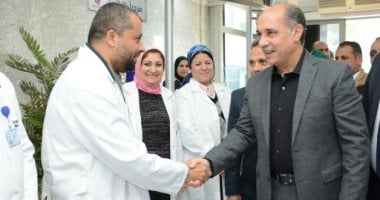 صور.. يونس المصرى يتفقد مستشفى مصر للطيران 
