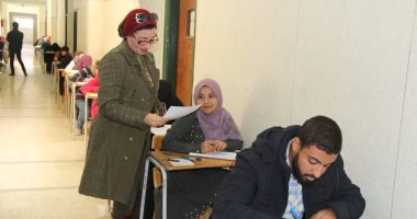 صور.. عميدة كلية الطب البيطرى بأسيوط تتفقد لجان امتحانات الفصل الدراسى الأول