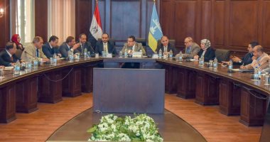 محافظ الإسكندرية يجتمع بأعضاء البرلمان لمناقشة مشكلات ملف التموين