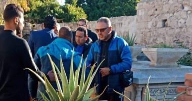 صور.. لاعبو  ومسئولو المقاصة فى جنازة شقيقة طلعت يوسف