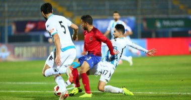 فيديو.. فاروق يرفض هدية كينو أمام مرمى الأهلى