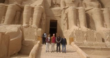 رسالة أمان للسياح الإيطاليين.. سفير إيطاليا وزوجته يزوران معبد أبو سمبل 