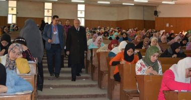 رئيس جامعة الزقازيق يتفقد امتحانات الفترة المسائية بكليتى الطب البيطرى والطفولة