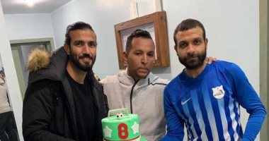 صور.. إنبى يحتفل بعيد ميلاد رامى صبرى قبل مواجهة الطلائع