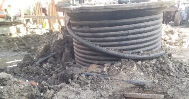قارئ يرسل صورة لكابلات ضغط عالى ملقاة فى شوارع مطوبس بكفر الشيخ