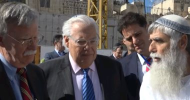فيديو.. جولة استفزازية لمستشار ترامب لحائط البراق بالمسجد الأقصى