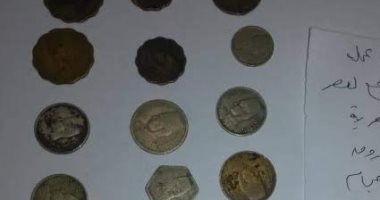 جمارك مطار برج العرب تضبط محاولة تهريب كمية من العملات الأثرية