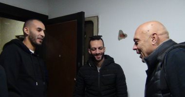 صورة.. جروس يستقبل "بوطيب" مهاجم الزمالك الجديد بمقر النادى