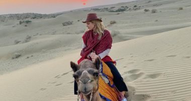 استراحة محارب.. كاثرين وينيك فى صحراء الهند بعد حروب الـ vikings