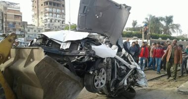 صور.. إصابة 3 أشخاص فى حادث تصادم قطار بسيارة ملاكى فى المنوفية