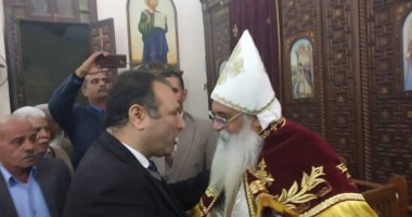 نواب وأحزاب يهنئون بعيد الميلاد المجيد ويوزعون ورد للمصلين فى المحافظات