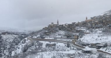 عاصفة ثلجية تشل الحياة فى لبنان