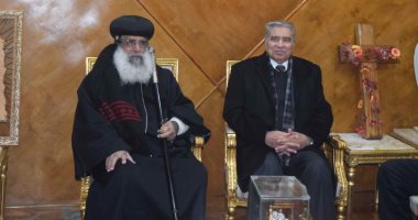 محافظ المنيا يقدم التهنئة للأقباط بعيد الميلاد فى مطرانيتى ملوى ودير مواس