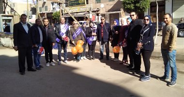 صور.. كنائس كفر الشيخ تستقبل المعيدين بالورود وتوزيع الأعلام والبالونات
