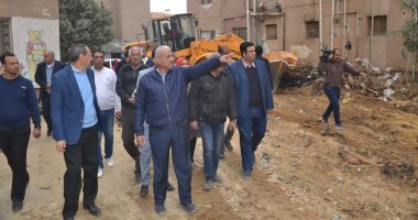 محافظ السويس يوجه بسرعة صيانة الصرف الصحى ورفع الإشغالات بحى فيصل