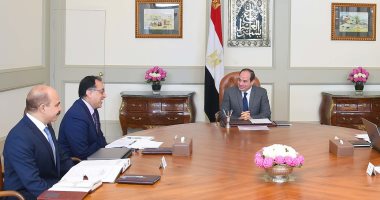 السيسى يؤكد اهتمام الدولة المتنامى بقطاع المشروعات الصغيرة والمتوسطة..الرئيس يوجه بدعم موارد الجهاز ..و"نيفين جامع" تستعرض إجمالى الإنجازات خلال 4 سنوات ضخ تمويل بـ  20 مليار جنيه لصالح مليون مشروع 