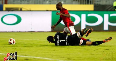 فيديو.. تدخل عنيف من جيرالدو على أبو جبل والحارس يسقط على الأرض