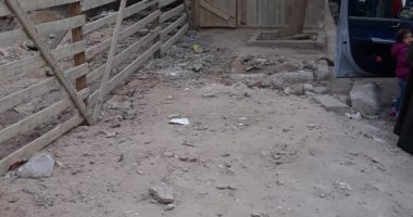 كشك أعلى رصيف مشاة يعوق حركة المرور بشارع محمود المليجى فى النزهة الجديدة