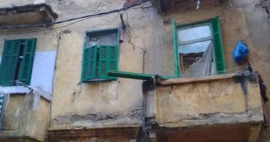 إصابة شخص فى إنهيار جزئى بعقار غرب الاسكندرية ..و الحى يقرر إخلاء السكان