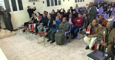 شاهد.. احتفال أسرة محمد صلاح بجائزة الافضل أفريقيا للمرة الثانية.. الزغاريد تهز أرجاء القرية عقب الجائزة.. هدوء ببيت اللاعب.. صور الفرعون تُزين جدران المنزل.. وخال اللاعب يساهم بماكينة كهرباء ويرقص بعد النتيجة