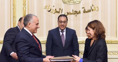 صور.. رئيس الوزراء يشهد توقيع اتفاقيتين تعاون بين 4 وزارات 