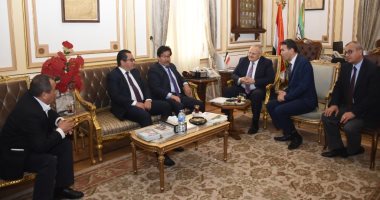 صور.. الخشت يبحث مع سفير كازاخستان التعاون فى مجالات علوم الفضاء والتكنولوجيا