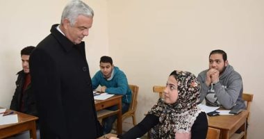 رئيس جامعة المنوفية يتفقد امتحانات كلية الهندسة.. صور 