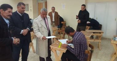 صور.. نائب رئيس جامعة الأزهر يتفقد امتحانات نصف العام بالفترة المسائية بأسيوط 