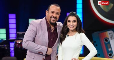 صور وفيديو.. كارمن سليمان تفاجئ هشام عباس بالغناء بالهندية فى "شريط كوكتيل"