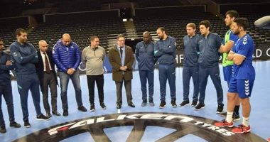 صور.. سفير مصر فى الدنمارك يحضر تدريب منتخب اليد قبل موقعة السويد