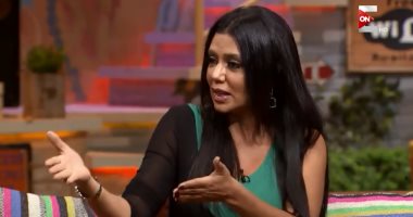 شاهد..رانيا يوسف: "أنا جاية الدنيا علشان ألعب.. والستات شياطين!!