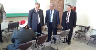 رئيس جامعة الأزهر  يتابع لجان امتحانات فرع" الدراسة " ويطمئن على الطلاب