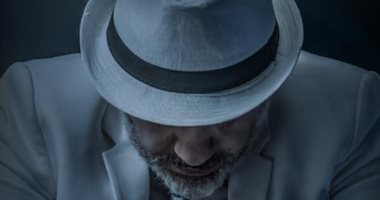 رغم تأجل طرحه بالسينمات.. إيهاب فهمى وندى بهجت يتصدران أفيش "يوم العرض"