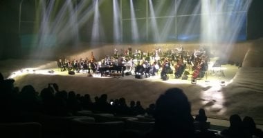 صور.. تفاعل جماهيرى ضخم بحفل الموسيقار عمر خيرت بالسعودية
