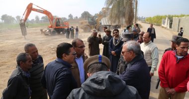 محافظ قنا يقود حملة لإزالة التعديات على أملاك الدولة بنجع حمادى