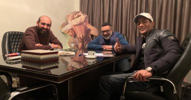 صورة.. جلسات عمل مكثفة بين صناع مسلسل "زلزال" لـ محمد رمضان