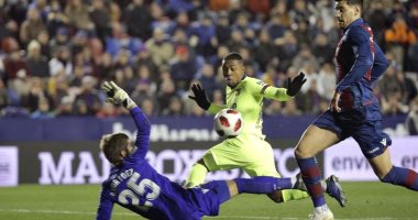 كل أهداف الخميس.. برشلونة يتلقى هزيمة مفاجئة أمام ليفانتى بالكأس