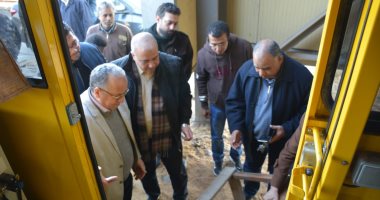 رئيس المترو يتفقد ماكينة فحص السكة TRV وتدريب قائدى القطارات داخل ورش شبرا