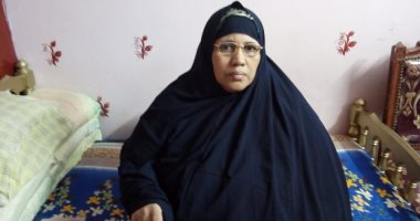 صور.. الحاجة بديعة: "نفسى اتعالج أنا وابنى معاق والتموين شالت البطاقة عنى"