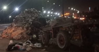 عربات الكارو تحول كوبرى السواح بالأميرية لمقلب قمامة ومخلفات بناء