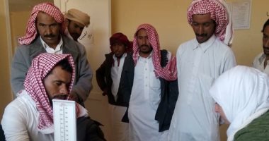 صور.. أهالى وسط سيناء يقبلون على الفحص فى حملة 100 مليون صحة