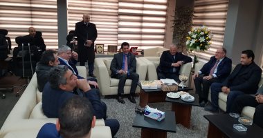 صور.. بدء جلسة وزير الرياضة مع اتحاد الكرة
