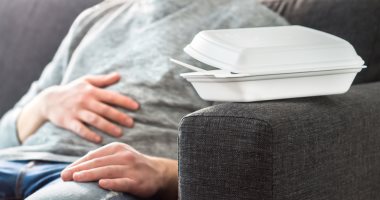 فيديو معلوماتى.. 6 نصائح لتجنب التخمة بعد الأكل