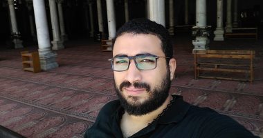 شاهد فى دقيقة.. قاهر البقع.."عمرو" فاته الميرى فساعد الستات فى تنظيف الفرش