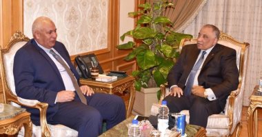 رئيس الرقابة الإدارية يبحث مع محافظ الوادى الجديد آليات تنفيذ توجيهات الرئيس