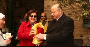 محافظ القاهرة ونائبة وزير الزراعة يتفقدان محطة زهراء عين شمس لتربية الخيول