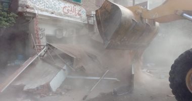 حى المطرية يزيل 5 مبان على أملاك الدولة ويزيل إشغالات سوق الخميس
